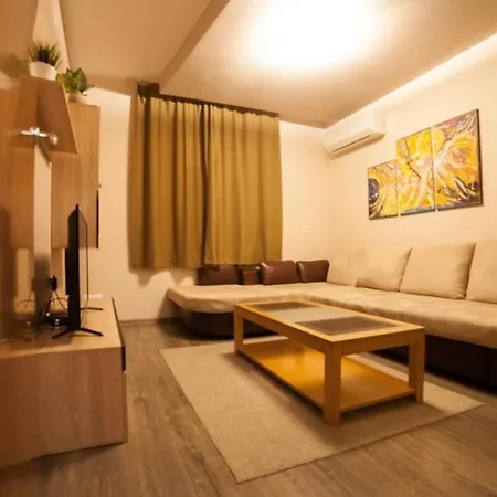 ици Apartament *